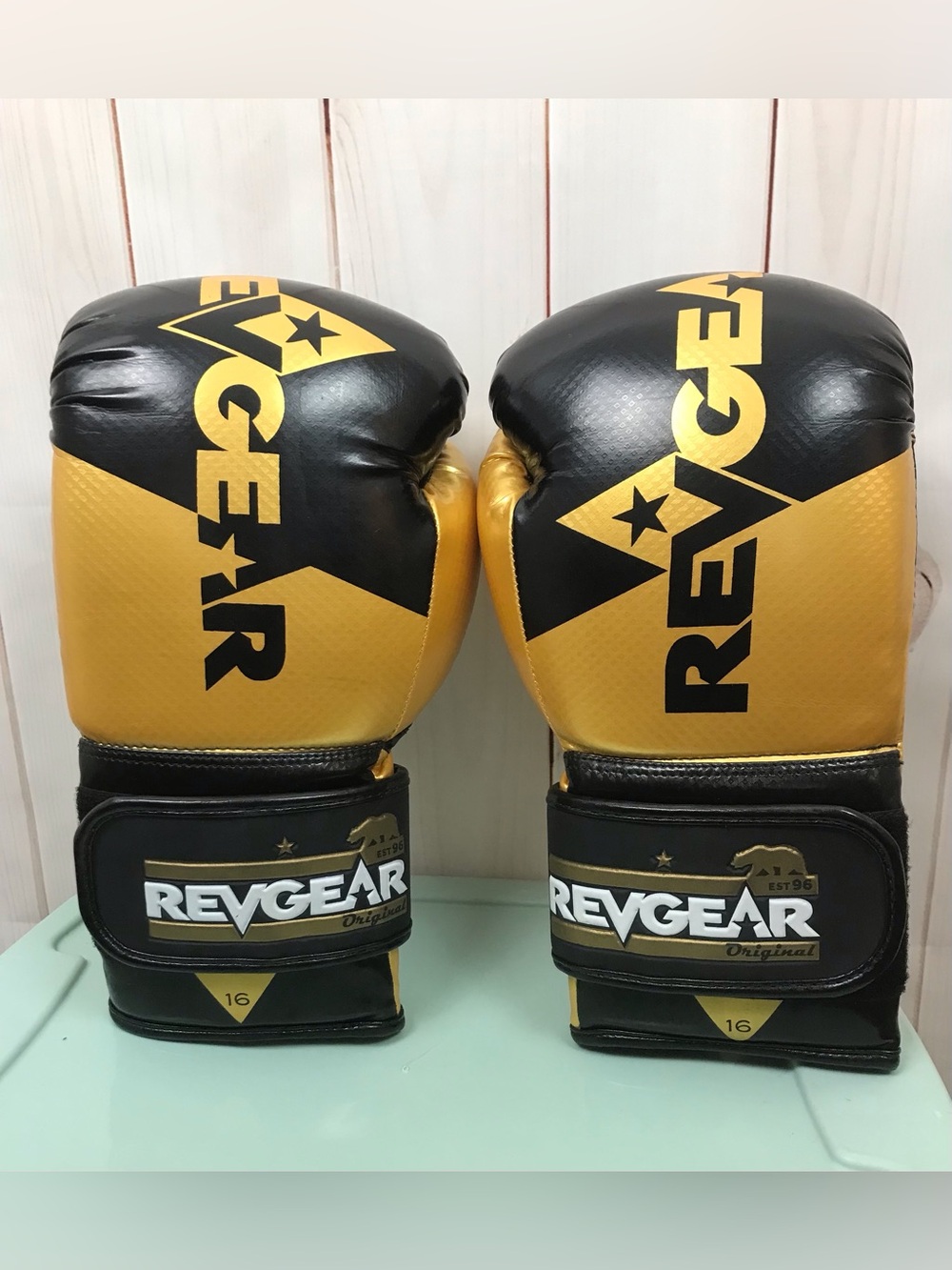 Revgear pinnacle P4 Gold & Black Boxing Gloves – 16oz